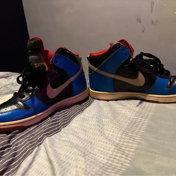 Custom High-Top NikeSneakers with Custom Popeye’s Design